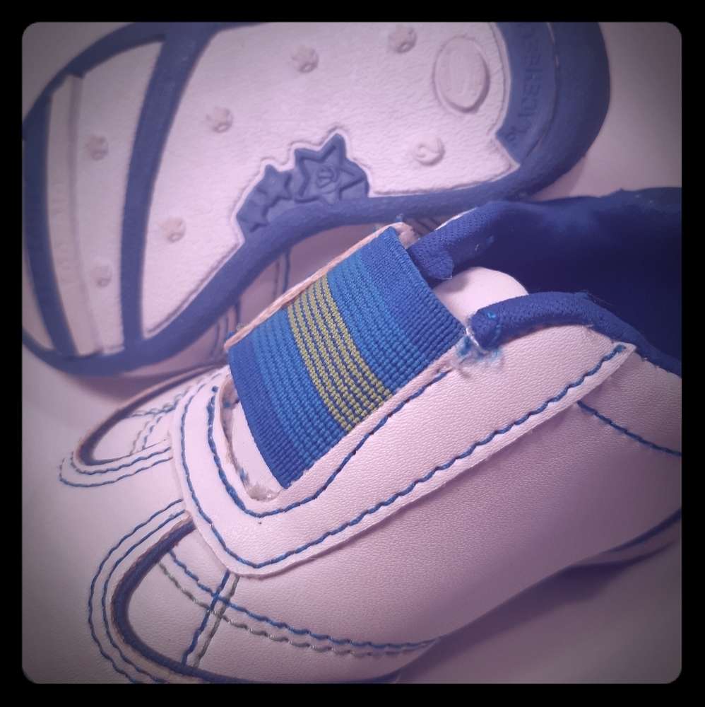 3/15$ NWOT Fisher-Price toddler shoes size 2